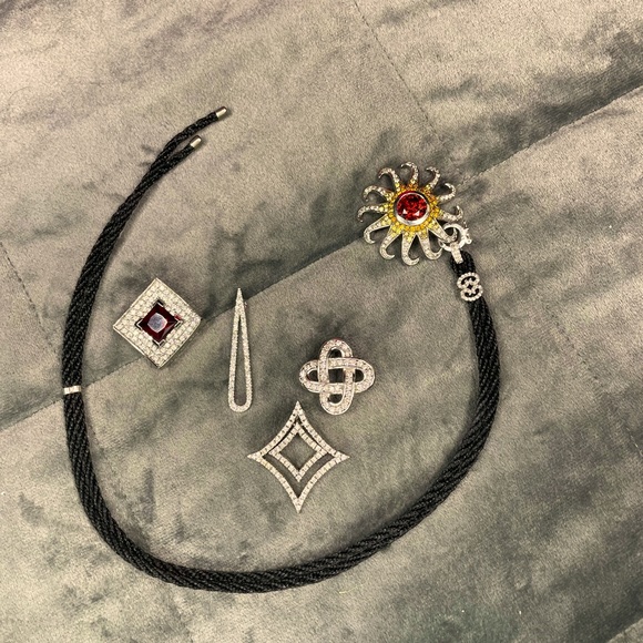 FIVE NECKLACES IN ONE - Picture 5 of 15